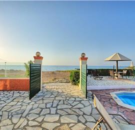 3 bedroom seaside villa with pool, Acharavi, sleeps 6